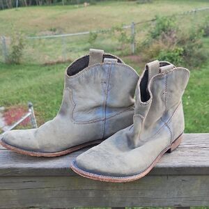 Liberty Black Distressed Leather Western Boots – Style 711311 – Size 9.5